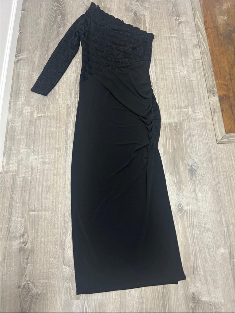VENUS One-Shoulder Black Evening Dress with Lace Bodice